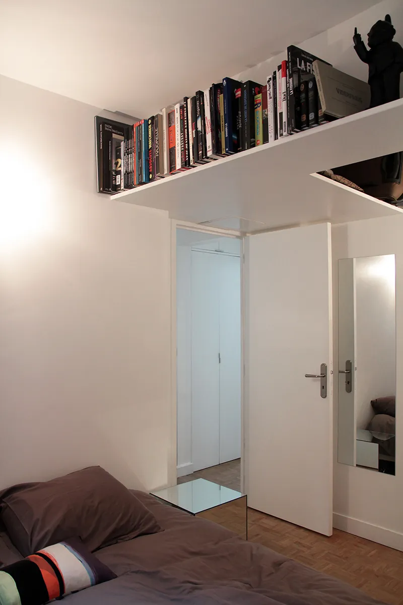 chambre cabine étagères livres