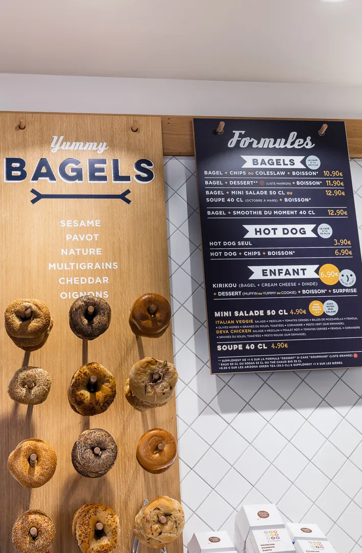 menu board affichage cimaise bois carrelage diagonal